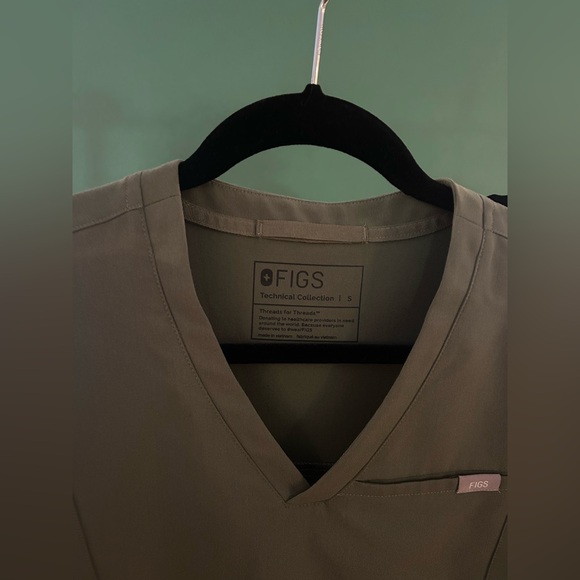 Figs Moss Green Evan’s Pant and Halle Top Set size Small - Picture 3 of 10